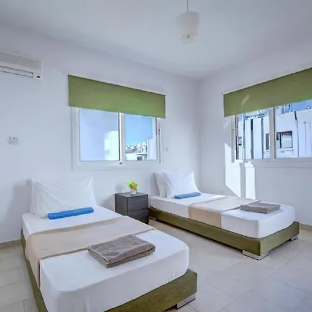Nicolas 's Place Apartment