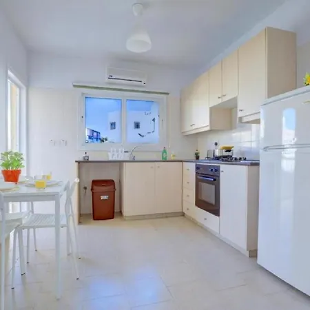 Nicolas 's Place Apartment *